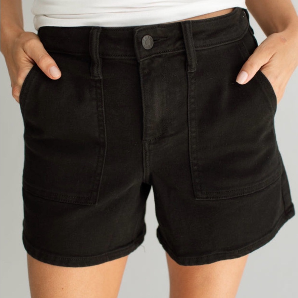 Carly Jean Hendrix Shorts in Black | size small